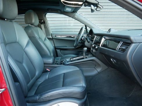 Used 2023 Porsche Macan Turbo image 26