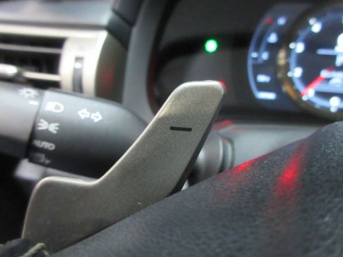 Used 2016 Lexus IS 300 F Sport image 40