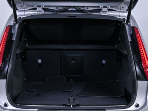 Certified 2025 Volvo XC40 B5 Plus image 29