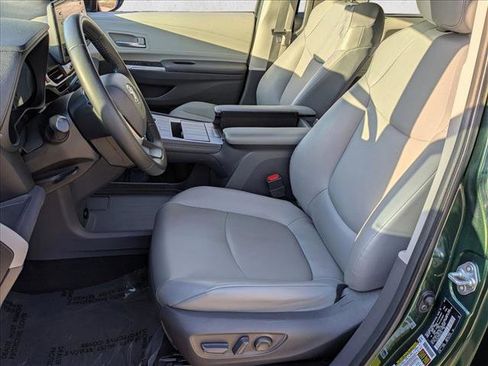 Used 2021 Toyota Sienna XLE image 16