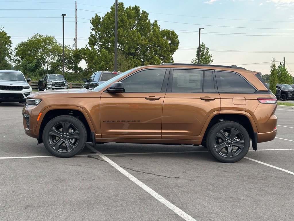 New 2027 Jeep Grand Cherokee Limited AWD/4WD image 4
