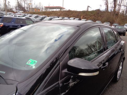 Used 2014 Ford Focus SE w/ SE Winter Package image 10