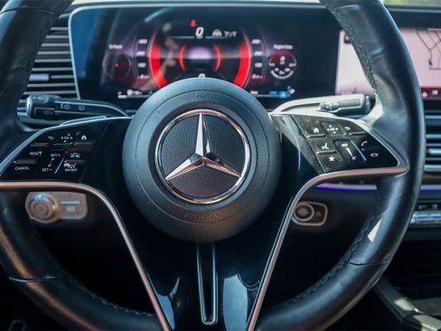 Used 2024 Mercedes-Benz GLE 350 4MATIC w/ 3rd Row Seat Package image 11