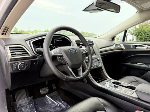 Used 2018 Ford Fusion SE w/ Equipment Group 602A FWD image 14