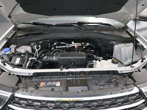 Used 2024 Ford Explorer XLT image 10