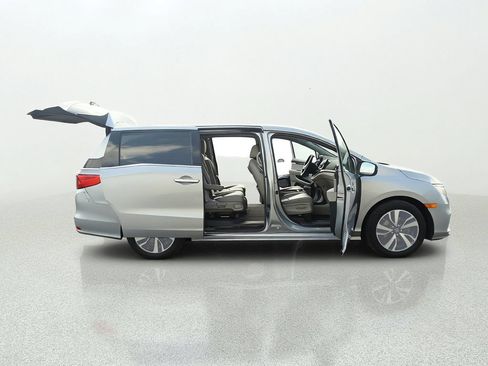 Used 2018 Honda Odyssey Elite image 16
