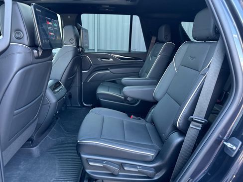 Used 2023 Cadillac Escalade Sport w/ LPO, ONYX Package image 5