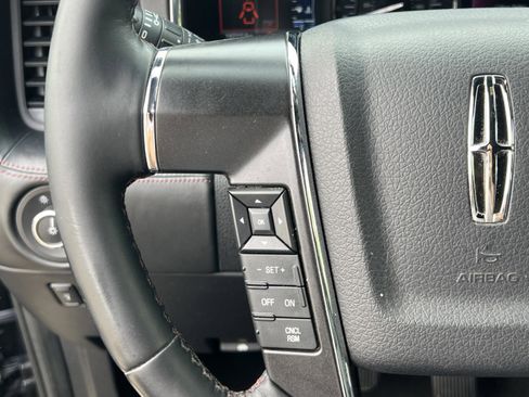 Used 2016 Lincoln Navigator Reserve RWD image 17