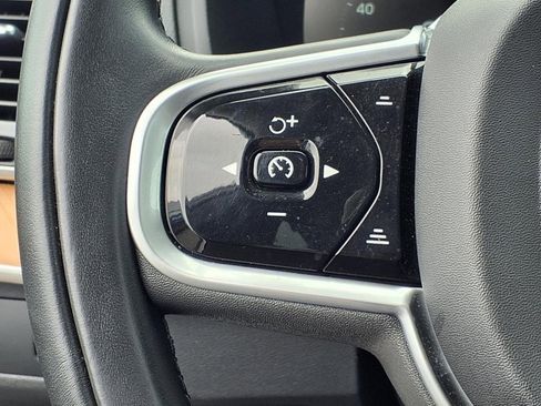 Used 2022 Volvo XC90 T6 Momentum image 12