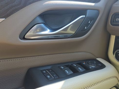 Used 2023 GMC Yukon XL Denali AWD/4WD image 11