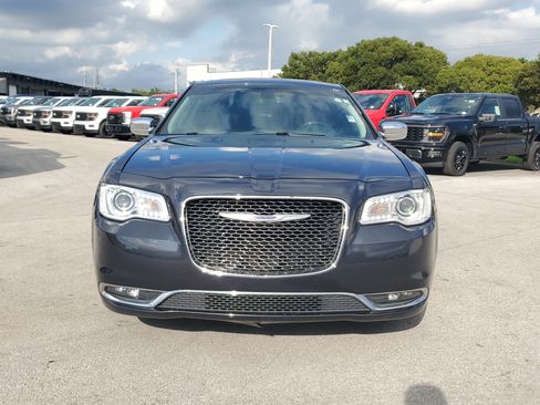 Used 2019 Chrysler 300 Limited image 2