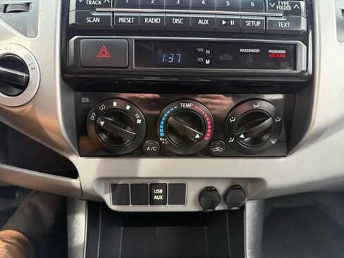 Used 2012 Toyota Tacoma 4x4 Double Cab w/ SR5 Pkg image 4