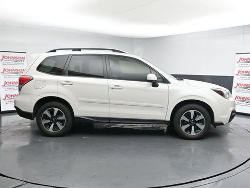 Used 2017 Subaru Forester 2.5i Premium w/ All-Weather Package image 9