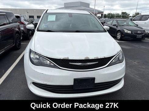 Used 2017 Chrysler Pacifica Touring FWD image 2