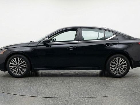 Used 2025 Nissan Altima 2.5 SV image 5