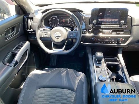 Used 2024 Nissan Pathfinder SV AWD/4WD image 33