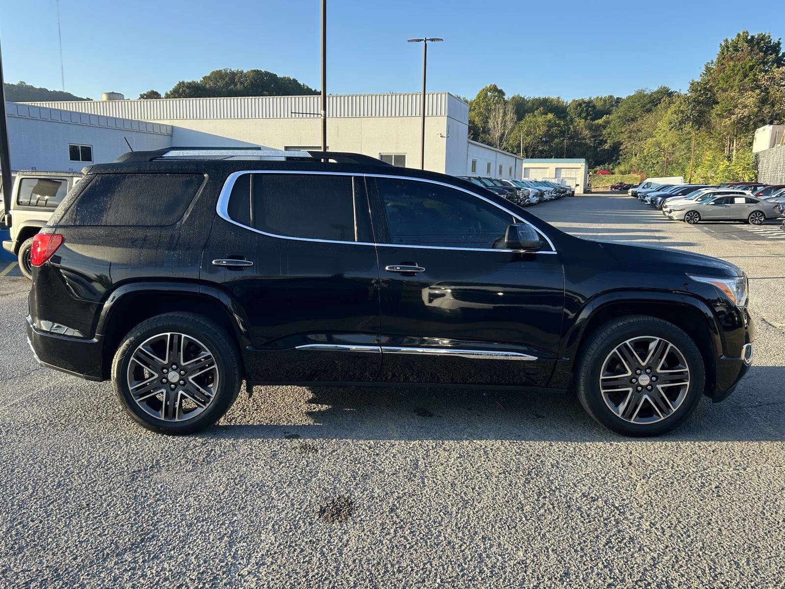 Used 2017 GMC Acadia Denali w/ Technology Package FWD image 8