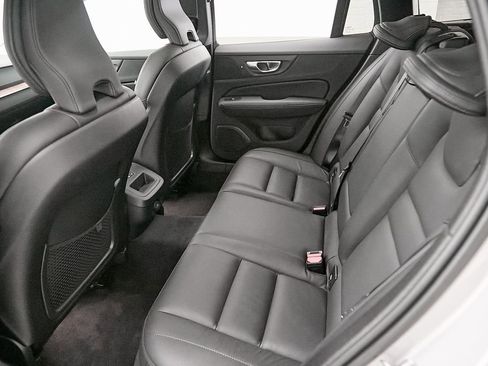 Certified 2025 Volvo V60 B5 Cross Country Plus AWD/4WD image 20