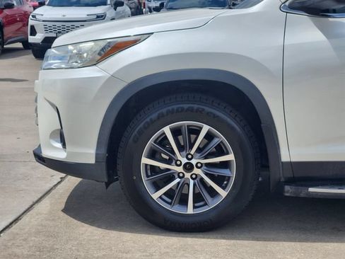 Used 2019 Toyota Highlander XLE FWD image 8