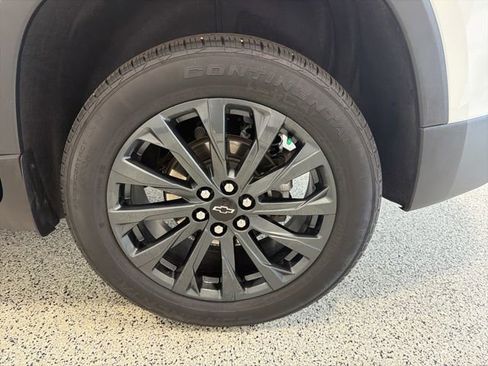 Used 2023 Chevrolet Traverse RS AWD/4WD image 40