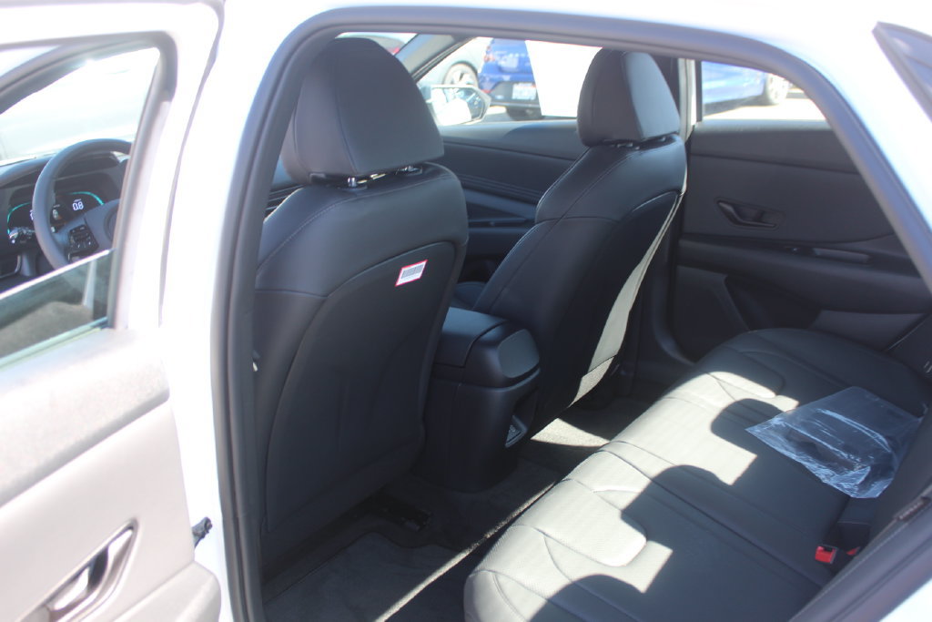 Used 2026 Hyundai Elantra SEL Sport FWD image 14