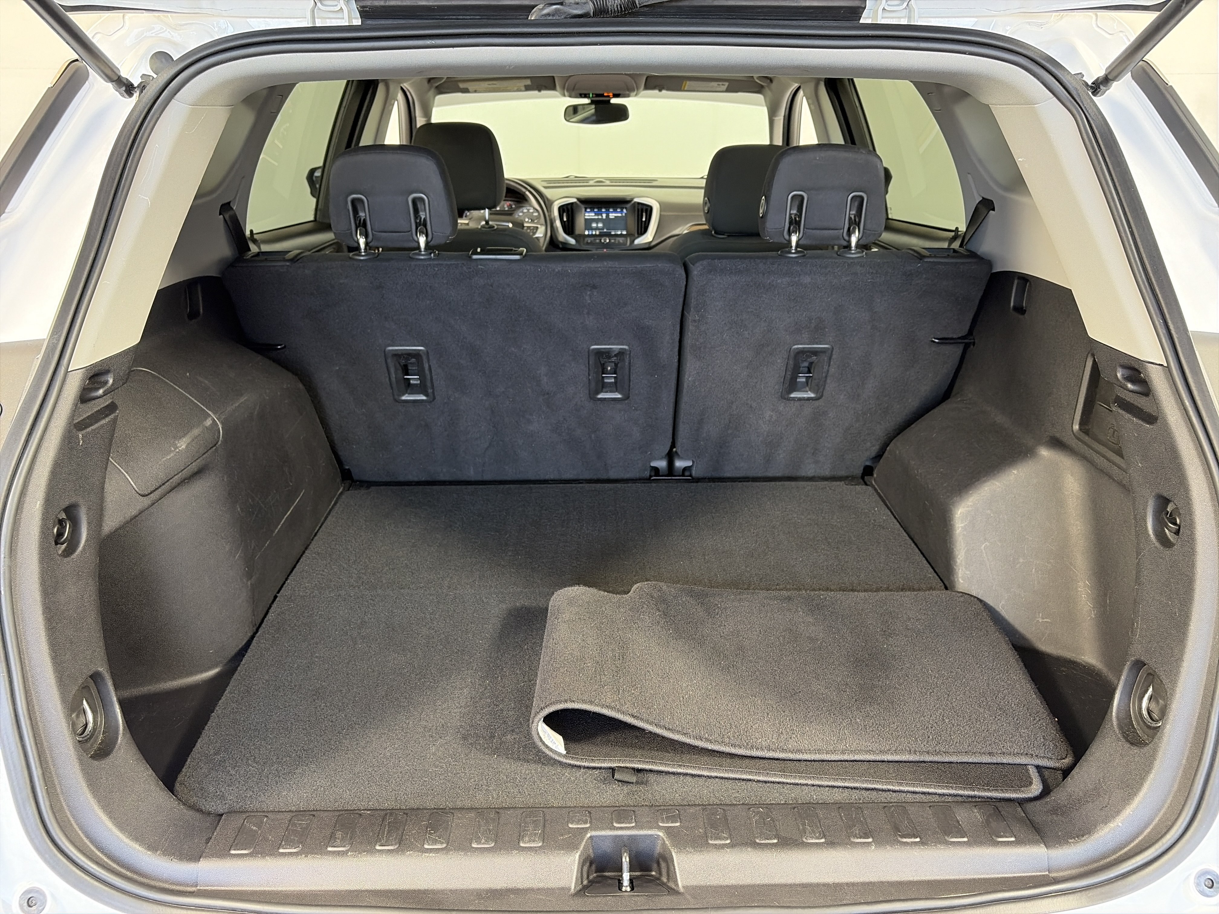 Used 2018 GMC Terrain SLE w/ Driver Convenience Package FWD image 15