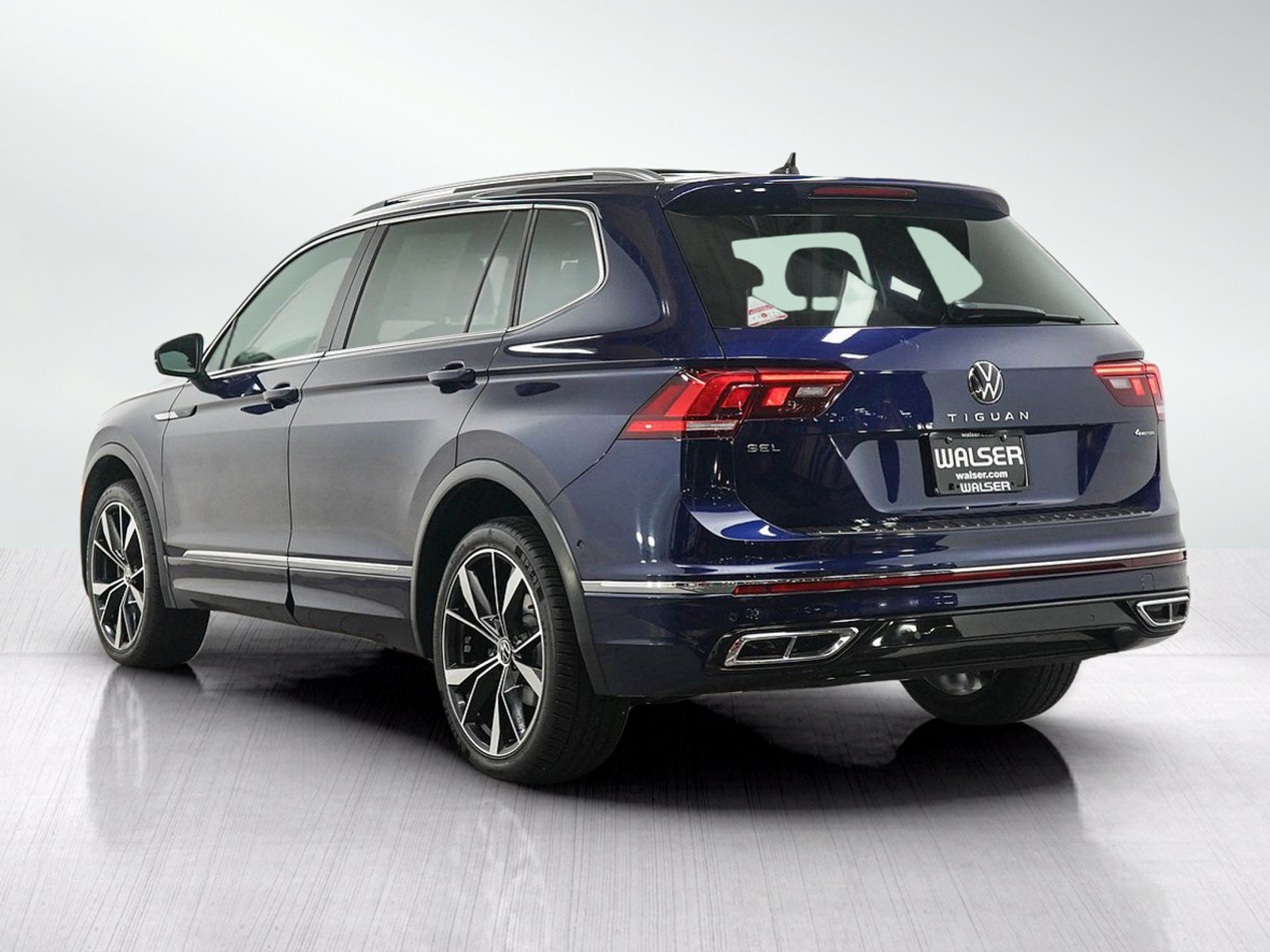 Used 2024 Volkswagen Tiguan SEL R-Line AWD/4WD image 3