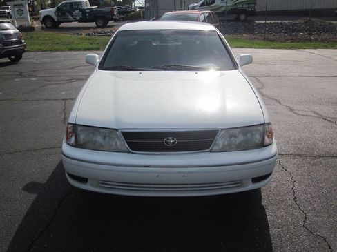 Used 1998 Toyota Avalon XL image 3