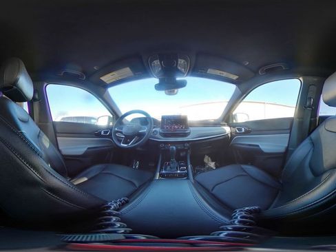 Used 2025 Jeep Compass Limited image 44