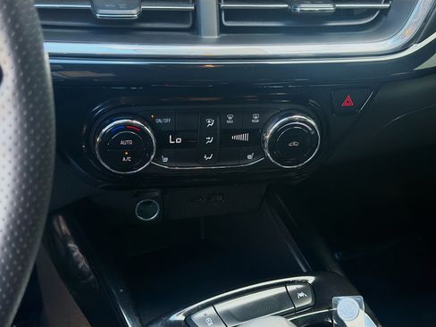 Used 2024 Chevrolet Trax RS FWD image 12