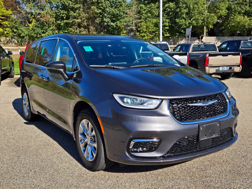Used 2023 Chrysler Pacifica Touring-L AWD/4WD image 8