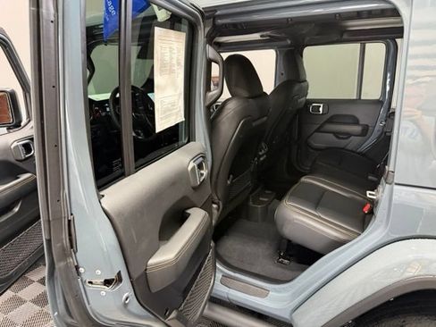 Used 2024 Jeep Wrangler Unlimited Sahara w/ Technology Group AWD/4WD image 18