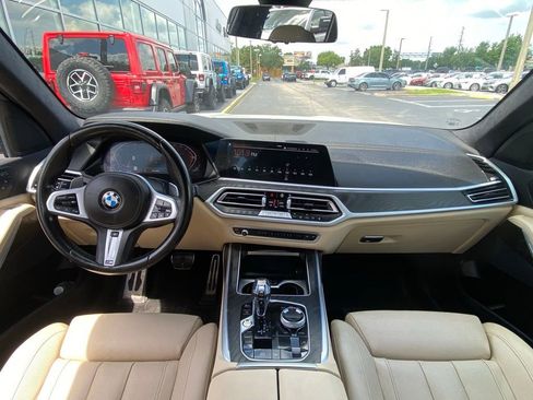 Used 2022 BMW X7 xDrive40i w/ M Sport Package AWD/4WD image 17