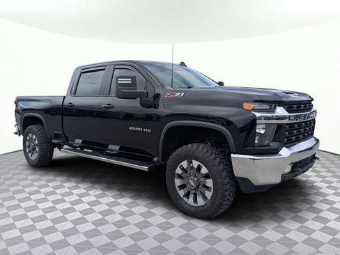 Used 2021 Chevrolet Silverado 2500 LT w/ Convenience Package image 2