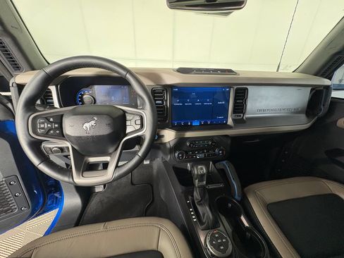 Certified 2024 Ford Bronco Wildtrak AWD/4WD image 8