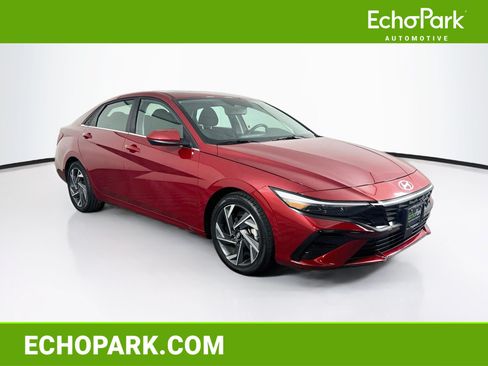 Used 2025 Hyundai Elantra SEL FWD image 1