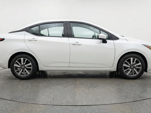Used 2025 Nissan Versa SV FWD image 11