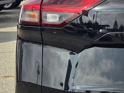 Used 2023 Nissan Rogue SV FWD image 8