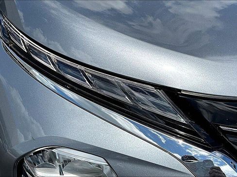 Used 2023 Mitsubishi Outlander SE image 7