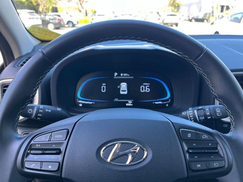 Used 2025 Hyundai Venue SEL image 27