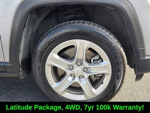 Used 2024 Jeep Compass Latitude AWD/4WD image 9