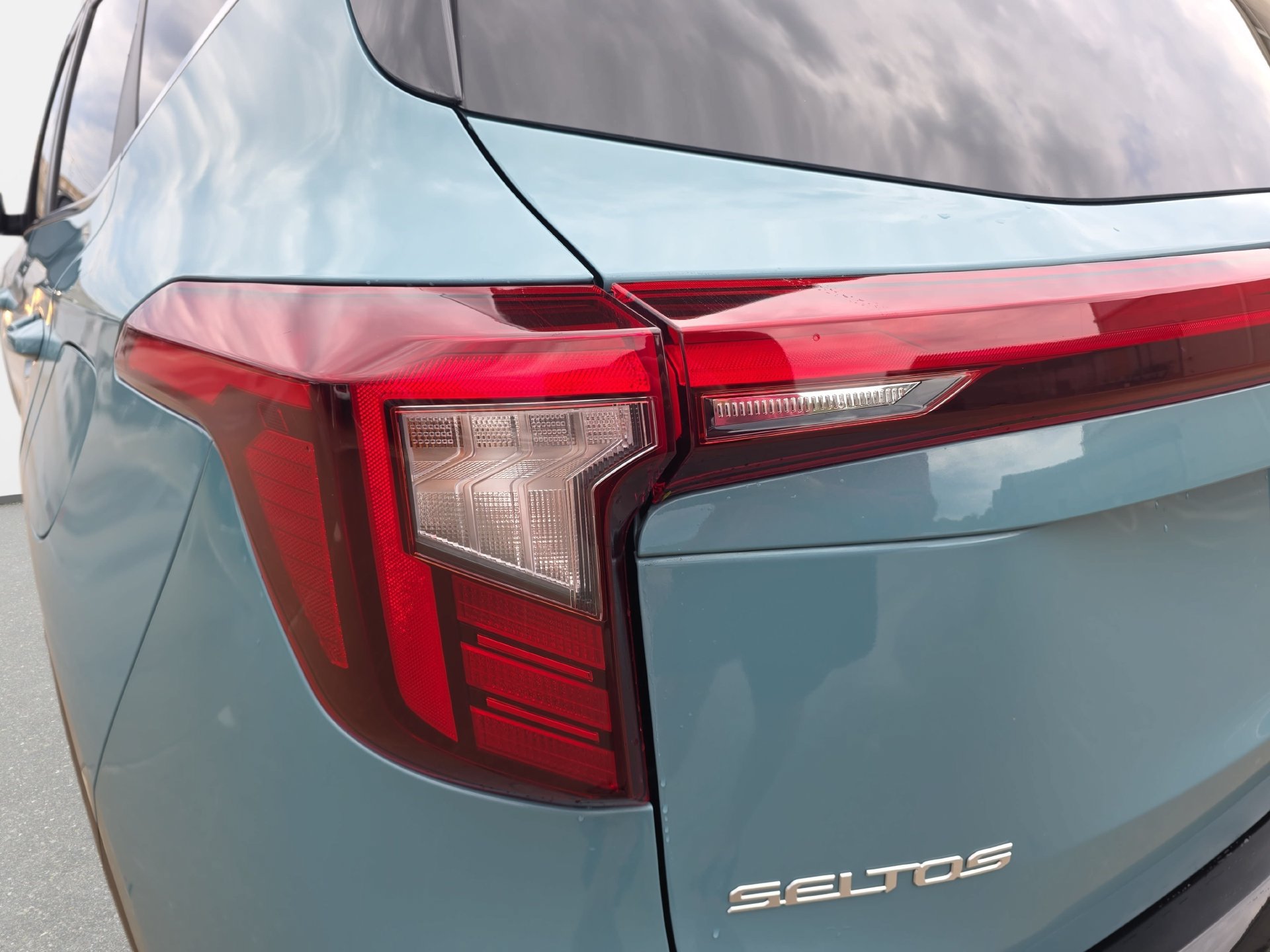 Used 2024 Kia Seltos EX FWD image 31