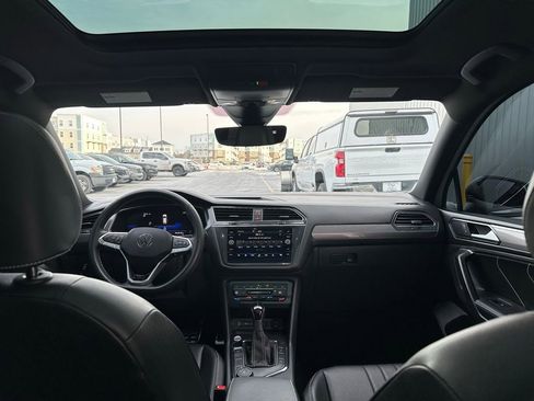 Used 2023 Volkswagen Tiguan SE R-Line image 19