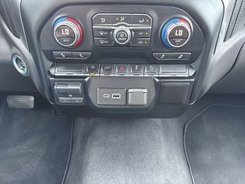Used 2019 Chevrolet Silverado 1500 LT Trail Boss w/ Convenience Package AWD/4WD image 17