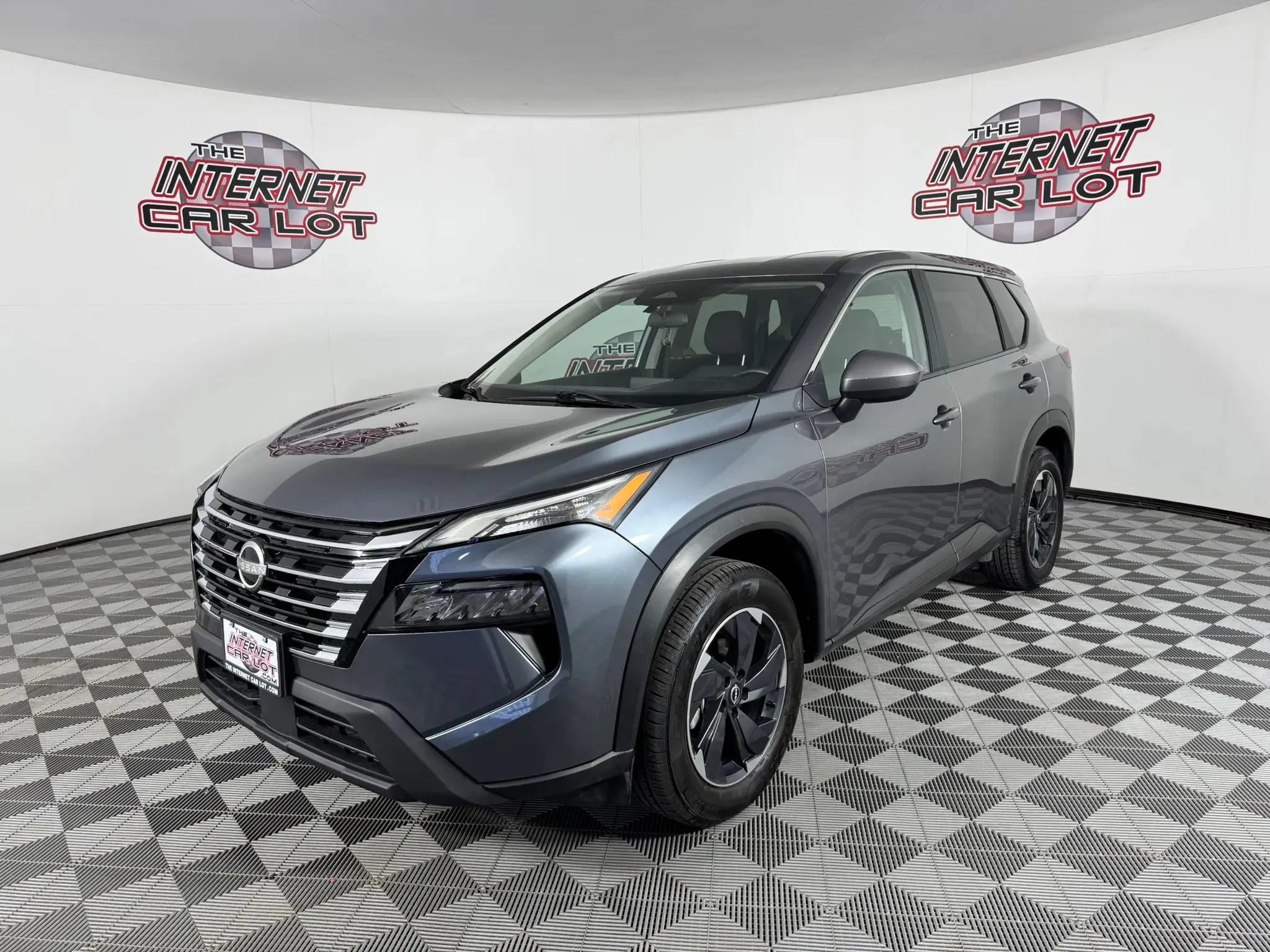 Used 2024 Nissan Rogue SV AWD/4WD image 3