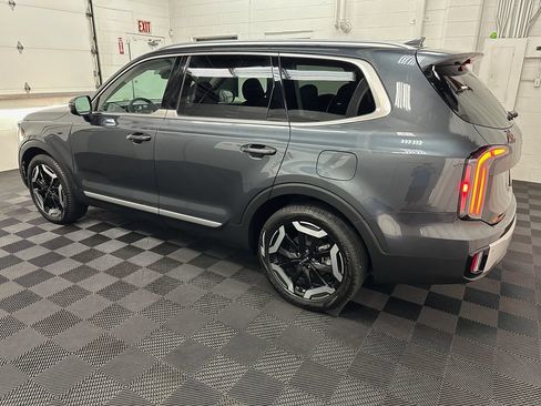 Used 2024 Kia Telluride EX AWD/4WD image 7