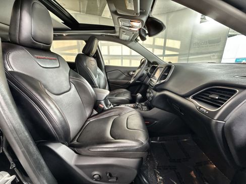 Used 2023 Jeep Cherokee Trailhawk w/ Sun & Sound Group image 27