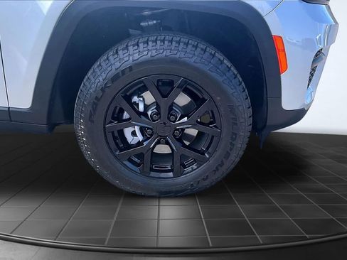 Used 2024 Jeep Grand Cherokee Altitude AWD/4WD image 34