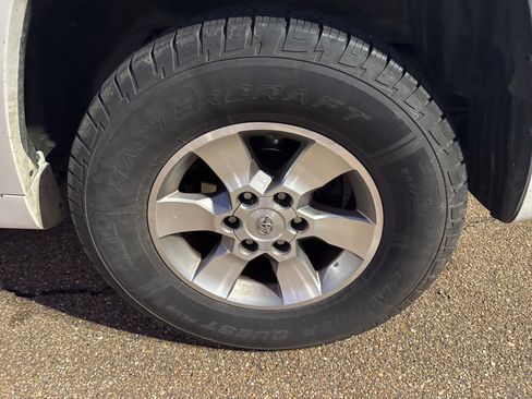 Used 2013 Toyota 4Runner SR5 image 11