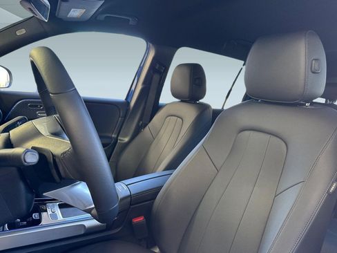 New 2025 Mercedes-Benz GLB 250 image 18